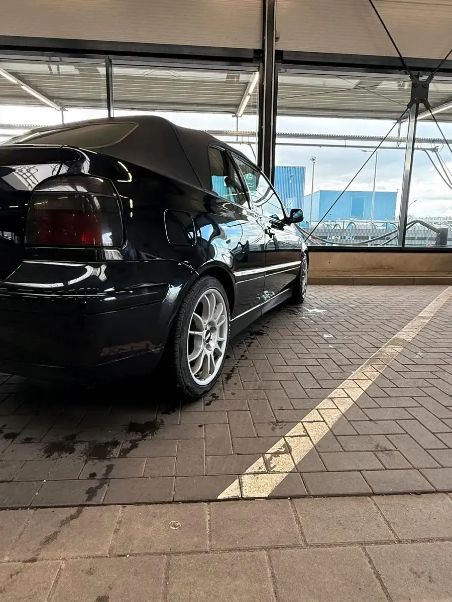 Gebraucht VW Golf 115 PS (84 kW) 2002 Schwarz Cabrio