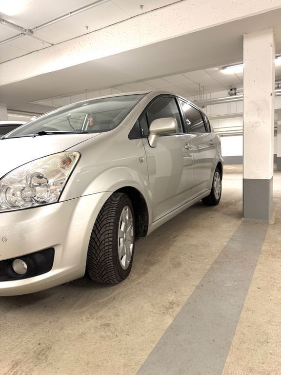 Silber Gebraucht 2009 Toyota Corolla Verso Team Van / Kleinbus | 3.650 € (Fairer Preis) - Bild 1/4