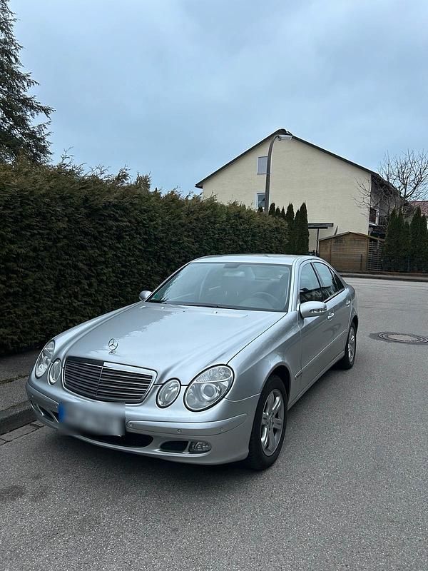 Gebraucht Mercedes E200 162 PS (119 kW) 2005 Silber Limousine