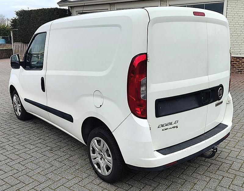 Gebraucht Fiat Doblò 101 PS (74 kW) 2017 Weiß Van / Kleinbus