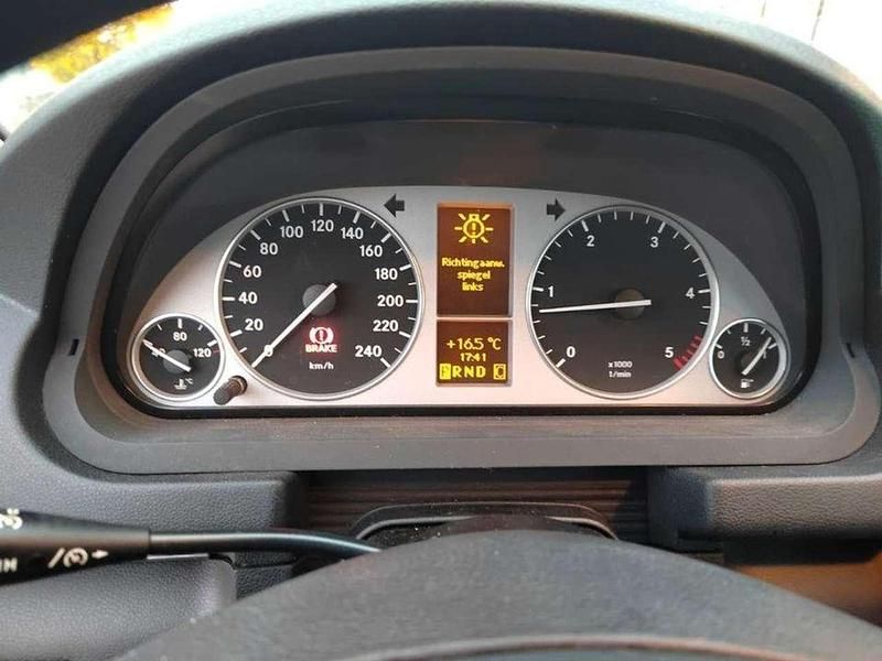 Gebraucht Mercedes B180 Sport Edition 109 PS (80 kW) 2010 Grau Van / Kleinbus