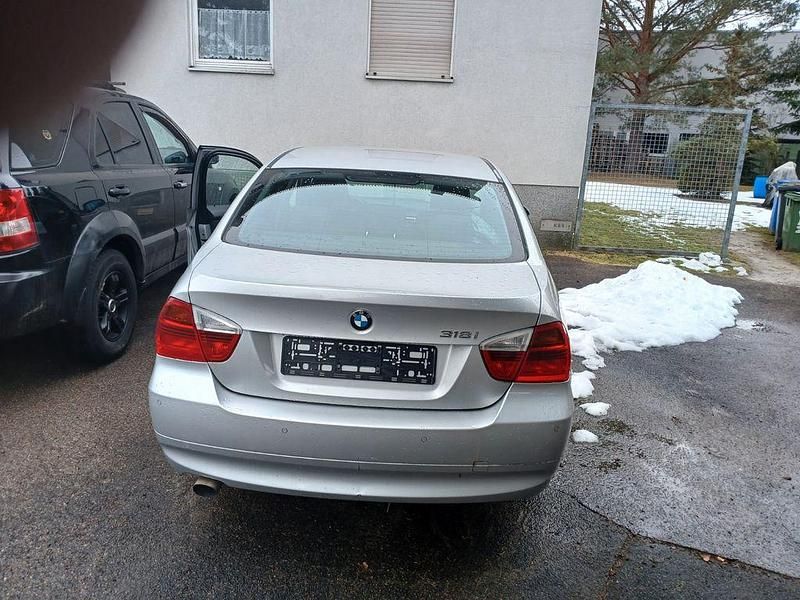 Gebraucht BMW 318 116 PS (85 kW) 2006 Silber Limousine