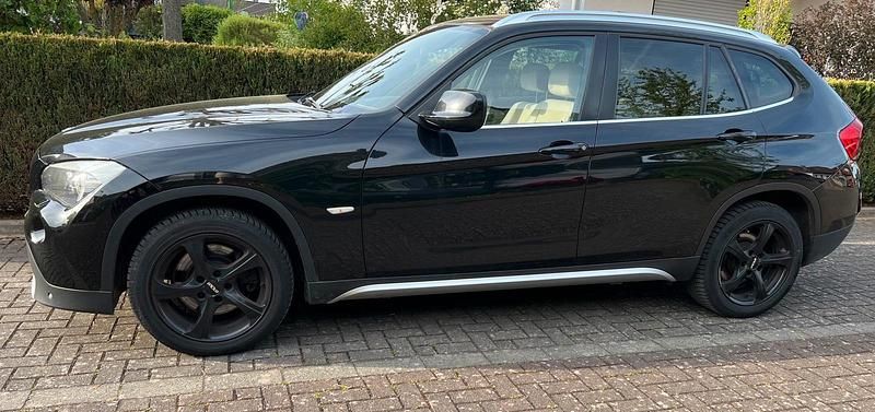 Schwarz Gebraucht 2011 BMW X1 SUV | 9.200 € (Teuer) - Bild 1/4
