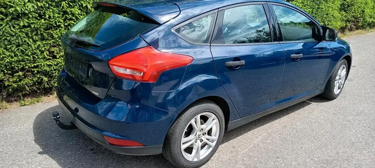 Gebraucht Ford Focus 100 PS (73 kW) 2017 Blau Limousine