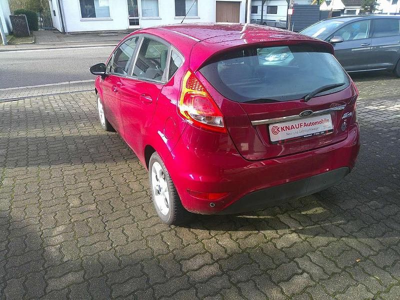 Gebraucht Ford Fiesta Titanium 82 PS (60 kW) 2009 Violett Kleinwagen