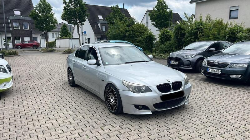 Silber Gebraucht 2007 BMW 530 M Sport Limousine | 4.299 € - Bild 1/4