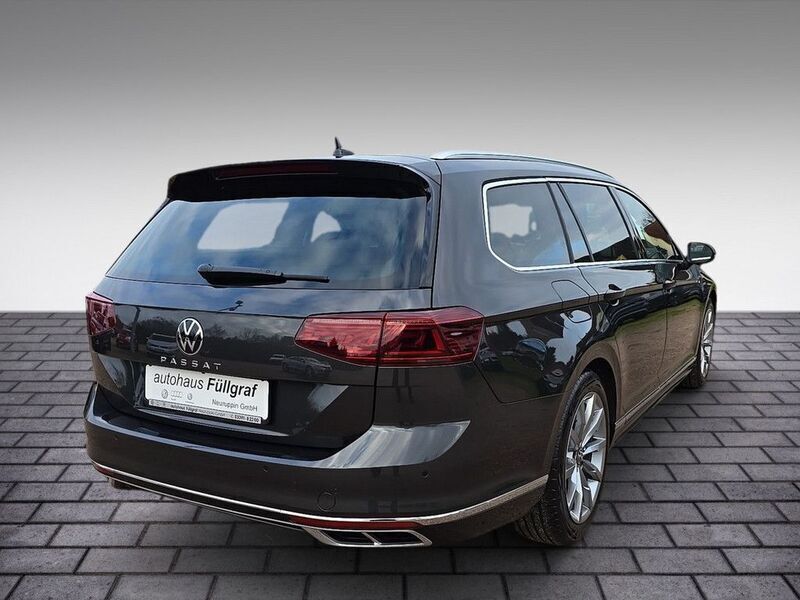 Gebraucht VW Passat Elegance 150 PS (110 kW) 2023 Grau Kombi