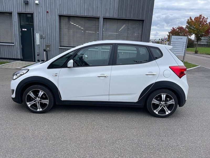Gebraucht Hyundai ix20 90 PS (66 kW) 2015 Weiß Kleinwagen