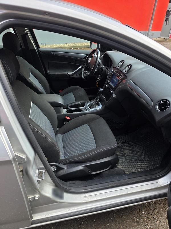 Gebraucht Ford Mondeo 140 PS (102 kW) 2012 Silber Kombi