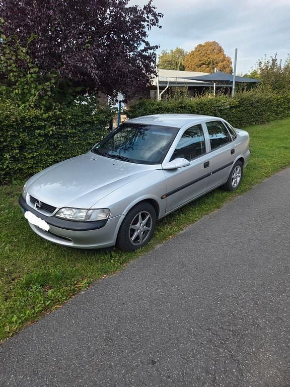 Silber Gebraucht 1998 Opel Vectra Limousine | 1.900 € (Fairer Preis) - Bild 1/4