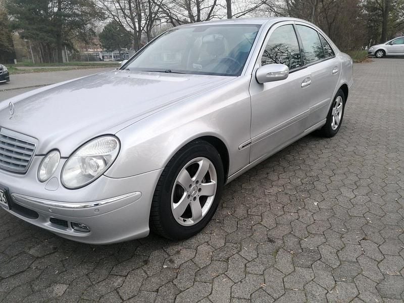 Gebraucht Mercedes E320 Elegance 224 PS (164 kW) 2002 Silber Limousine