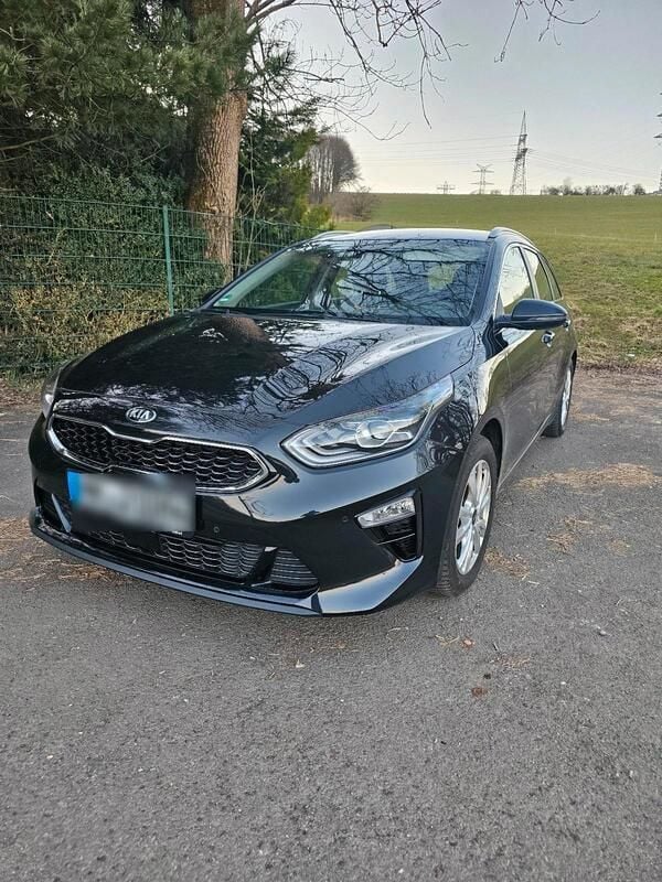 Schwarz Gebraucht 2021 Kia Ceed Sportswagon Spirit Kombi | 17.800 € (Fairer Preis) - Bild 1/4