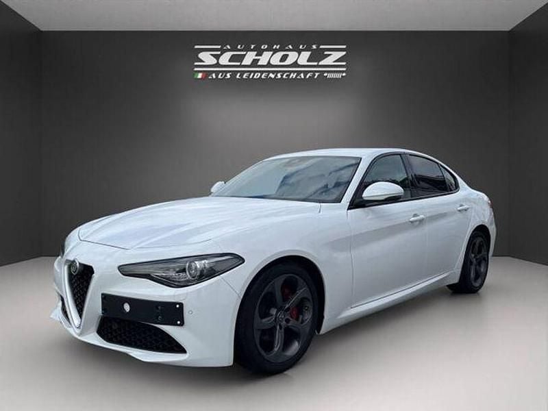Weiß Gebraucht 2017 Alfa Romeo Giulia Super Limousine | 17.990 € (Superpreis) - Bild 1/4