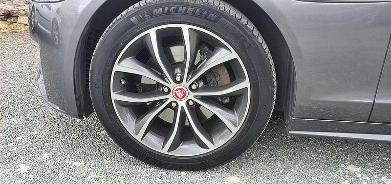 Gebraucht Jaguar XF R-Sport 179 PS (131 kW) 2018 Corris grey Limousine