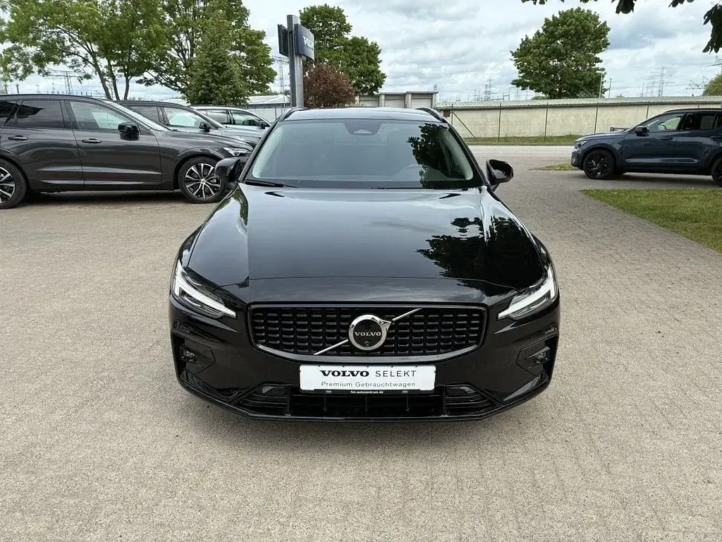 Gebraucht Volvo V60 Plus 197 PS (144 kW) 2025 Schwarz Kombi