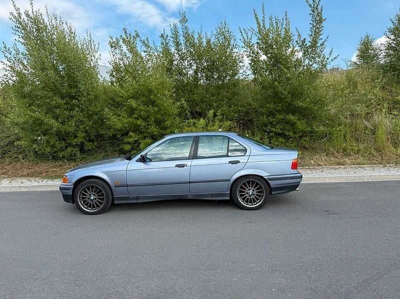 Gebraucht BMW 318 116 PS (85 kW) 1997 Grau Limousine