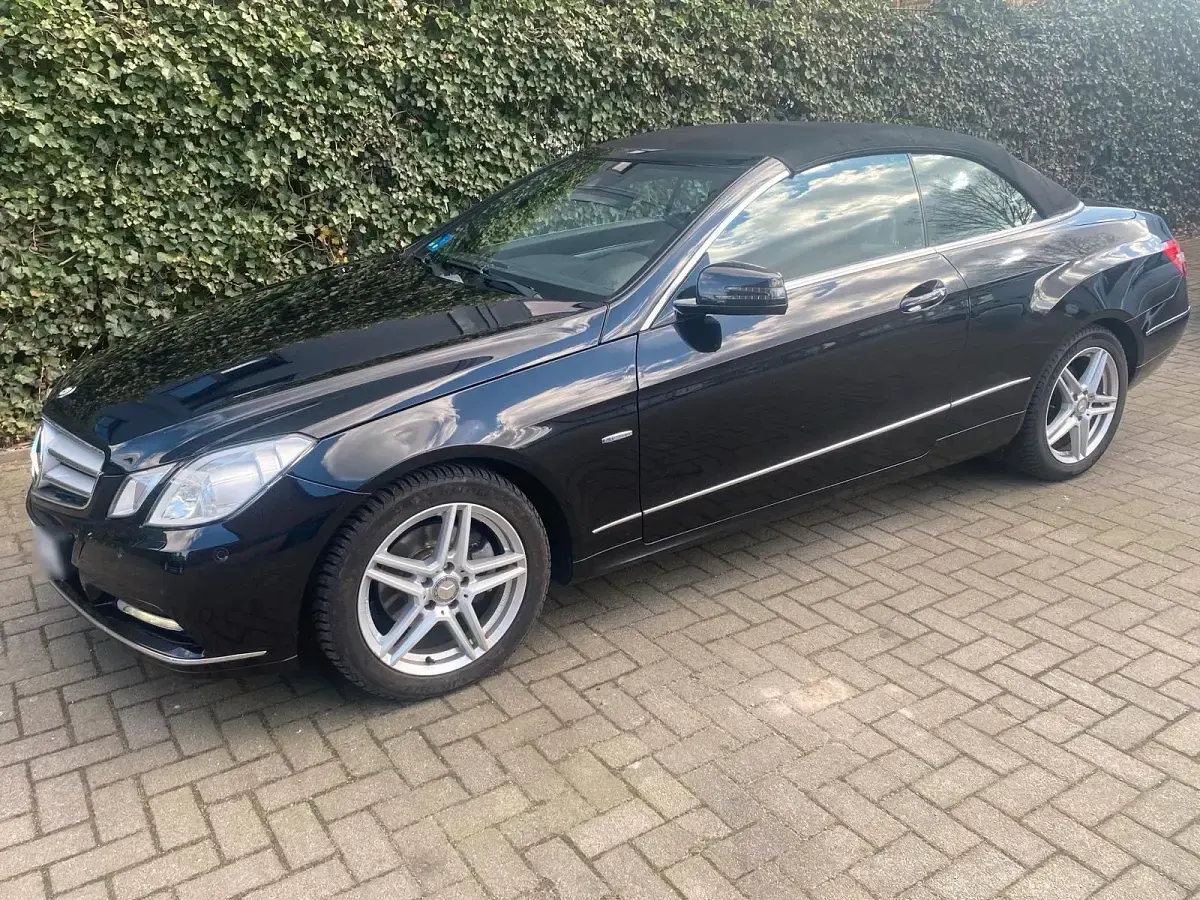 Gebraucht Mercedes E200 184 PS (135 kW) 2011 Schwarz Cabrio