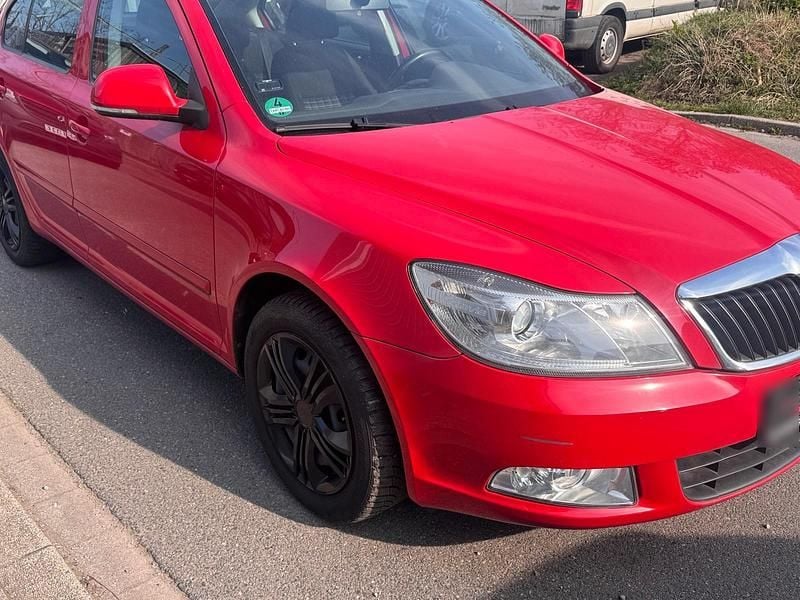 Gebraucht Skoda Octavia 105 PS (77 kW) 2012 Rot Limousine