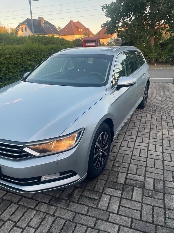 Silber Gebraucht 2017 VW Passat Kombi | 10.999 € (Superpreis) - Bild 1/4