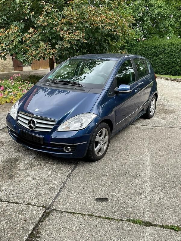 Blau Gebraucht 2009 Mercedes A170 Limousine | 4.600 € (Fairer Preis) - Bild 1/4