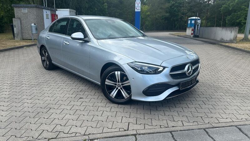 Silber Gebraucht 2024 Mercedes C180 Limousine | 32.490 € (Superpreis) - Bild 1/4