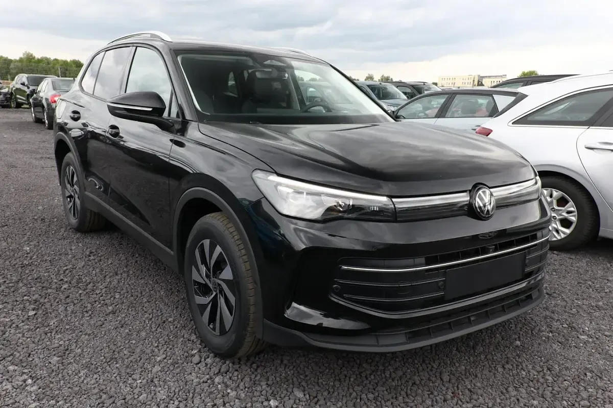 Neu VW Tiguan IQ Drive 150 PS (110 kW) 2026 Grenadillschwarz metallic grenadillschwarz metallic SUV