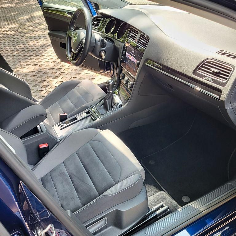 Gebraucht VW Golf VII 131 PS (96 kW) 2017 Blau Limousine