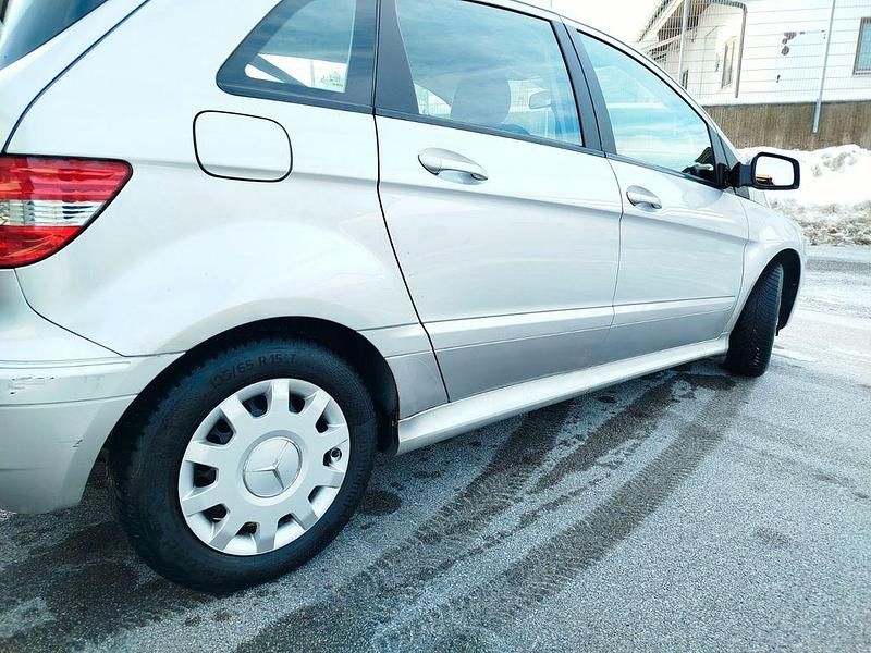 Gebraucht Mercedes B170 116 PS (85 kW) 2008 Silber Van / Kleinbus