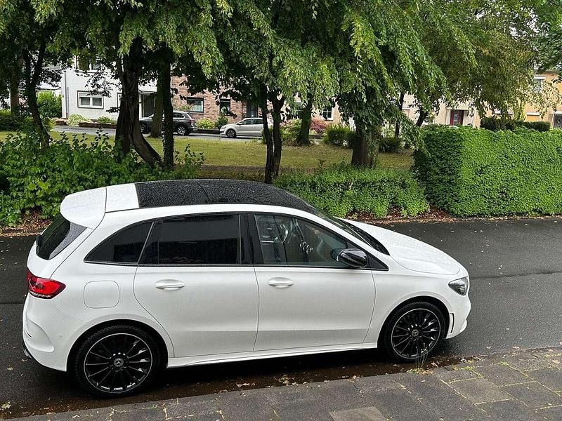 Weiß Gebraucht 2021 Mercedes B250 AMG line Van / Kleinbus | 32.000 € - Bild 1/4