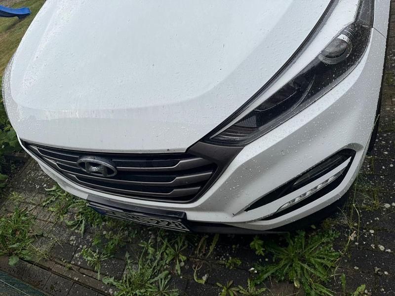 Weiß Gebraucht 2017 Hyundai Tucson Trend SUV | 14.000 € (Fairer Preis) - Bild 1/4