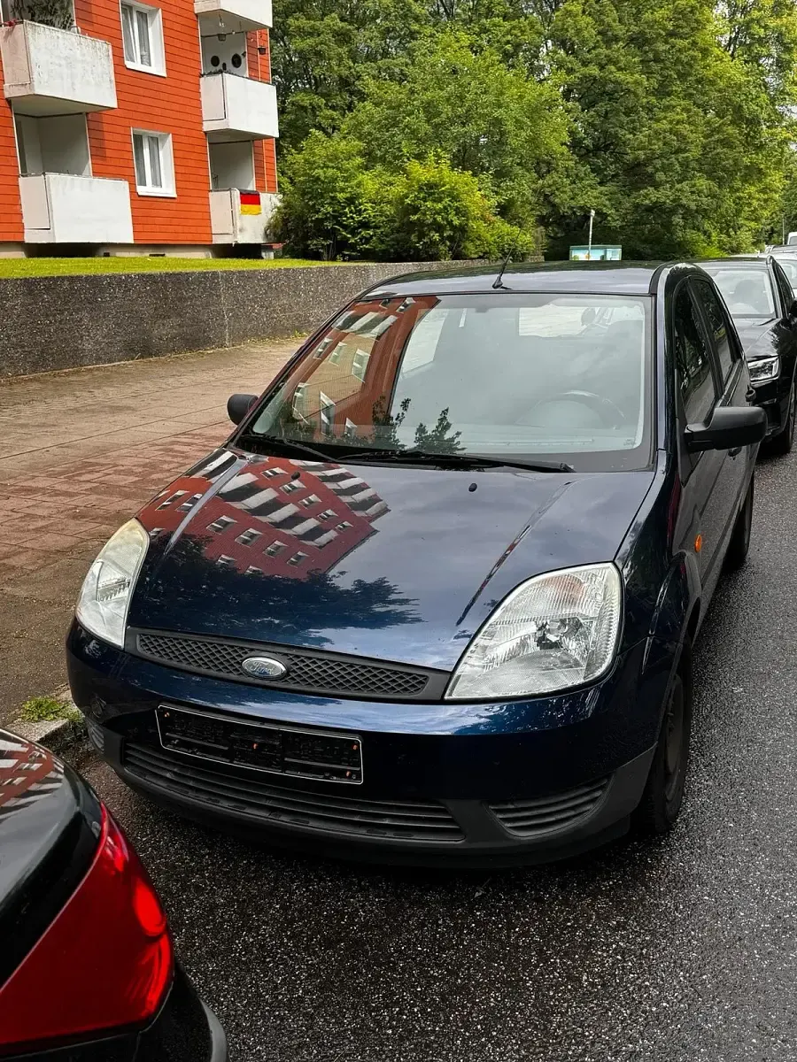 Gebraucht Ford Fiesta 69 PS (50 kW) 2004 Blau Kleinwagen