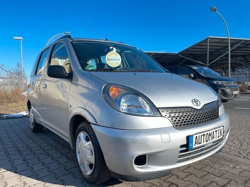 Silber Gebraucht 2000 Toyota Yaris Verso Sol Van / Kleinbus | 3.990 € (Fairer Preis) - Bild 1/4