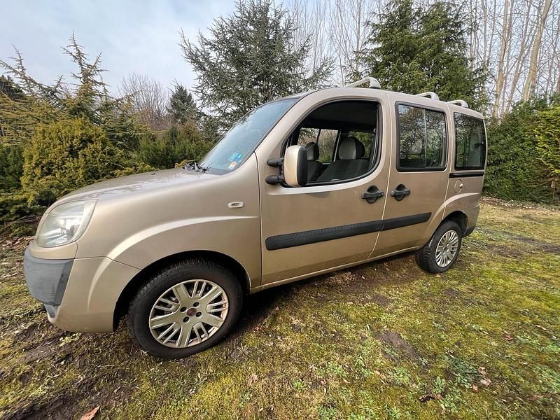 Gebraucht Fiat Doblò 78 PS (57 kW) 2008 Andere farben Van / Kleinbus