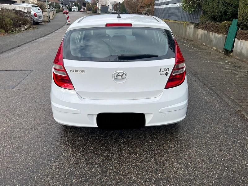 Gebraucht Hyundai i30 Edition 109 PS (80 kW) 2009 Weiß Limousine