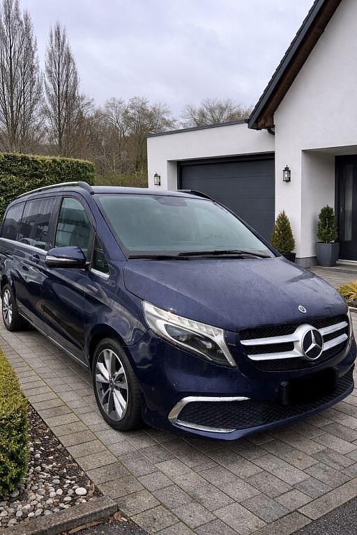 Blau Gebraucht 2021 Mercedes V250 Avantgarde Van / Kleinbus | 47.000 € (Superpreis) - Bild 1/3