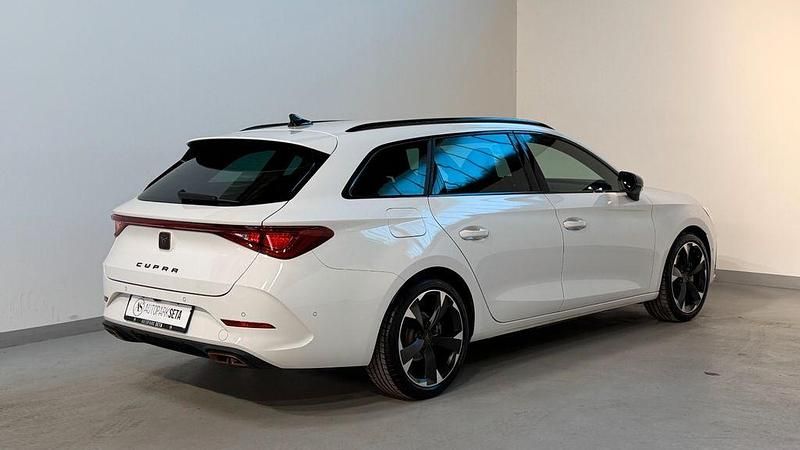 Second-hand Cupra Leon 204 CP (150 kW) 2022 Alb Berlinǎ