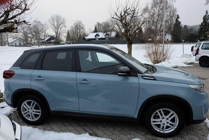 Gebraucht Suzuki Vitara Comfort+ 129 PS (94 kW) 2023 Schwarz SUV
