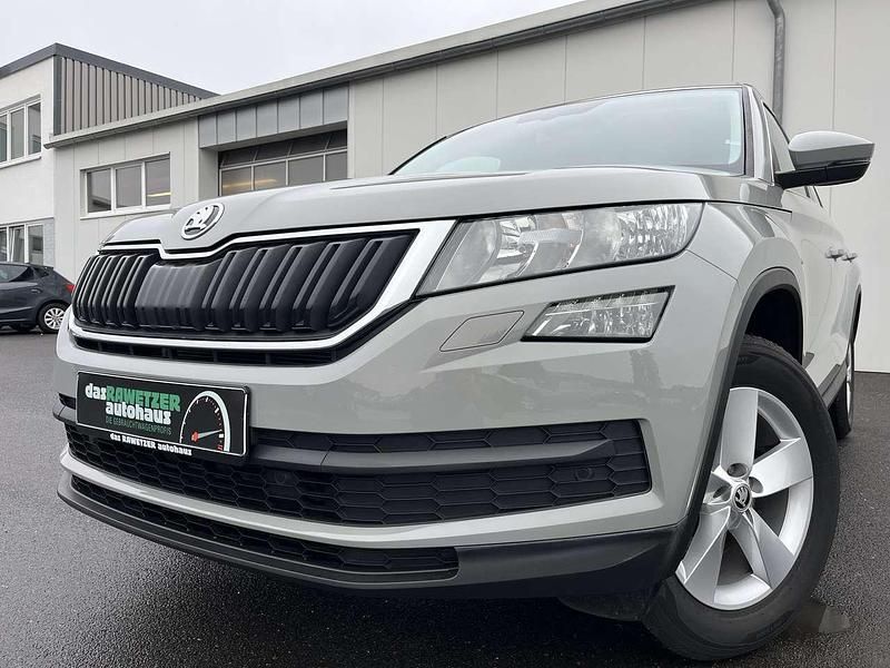 Grau Gebraucht 2021 Skoda Kodiaq Ambition SUV | 28.860 € (Fairer Preis) - Bild 1/4