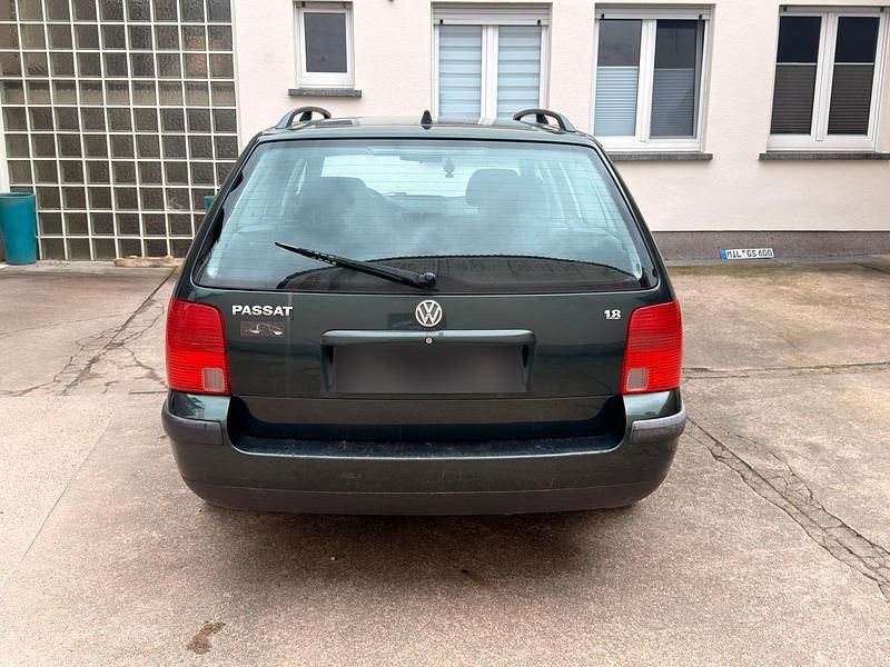 Gebraucht VW Passat Basis 125 PS (91 kW) 1997 Grün Kombi