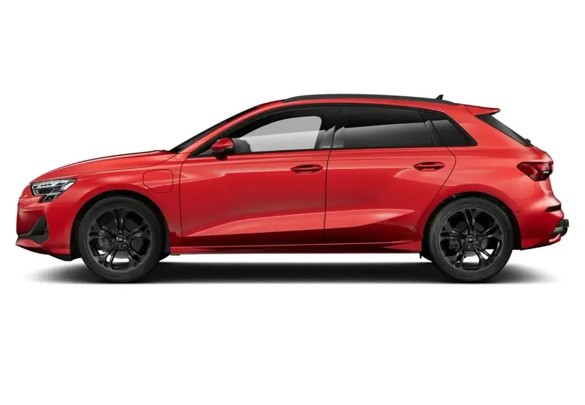 Gebraucht Audi A3 Sport 204 PS (150 kW) 2025 Rot Limousine