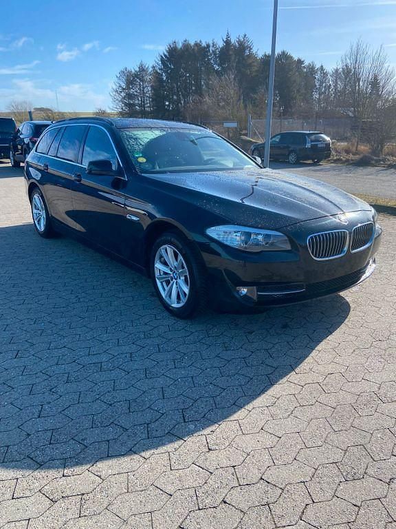 Gebraucht BMW 520 184 PS (135 kW) 2012 Schwarz Kombi