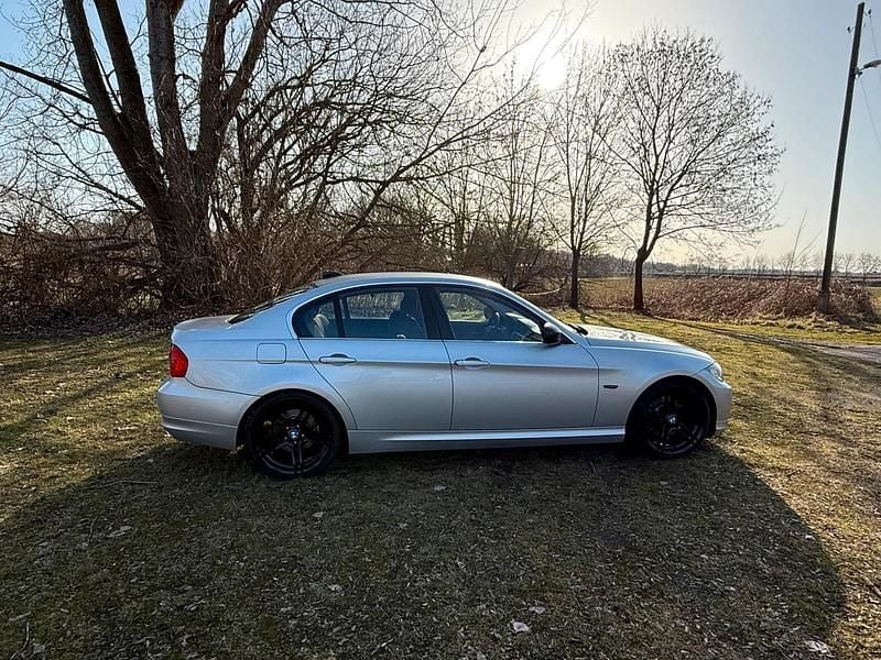 Gebraucht BMW 325 218 PS (160 kW) 2008 Silber Limousine