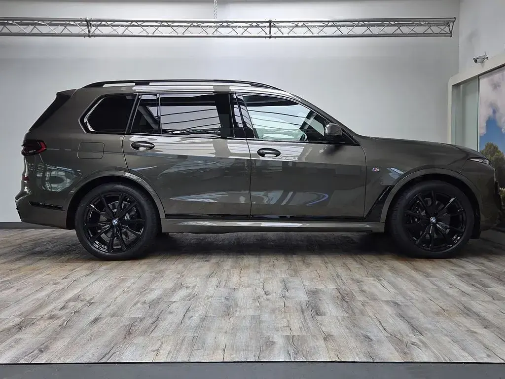 Gebraucht BMW X7 M Sport 352 PS (258 kW) 2025 (0c3d) manhatten metallic SUV