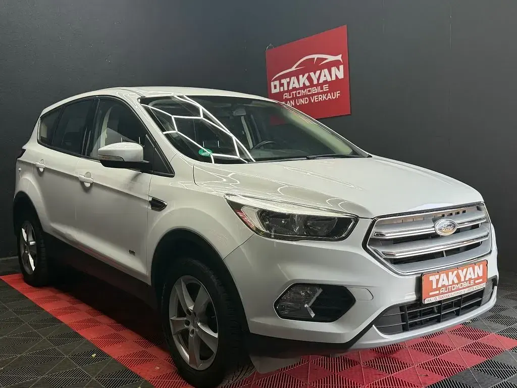 Gebraucht Ford Kuga Trend 150 PS (110 kW) 2017 Weiß SUV