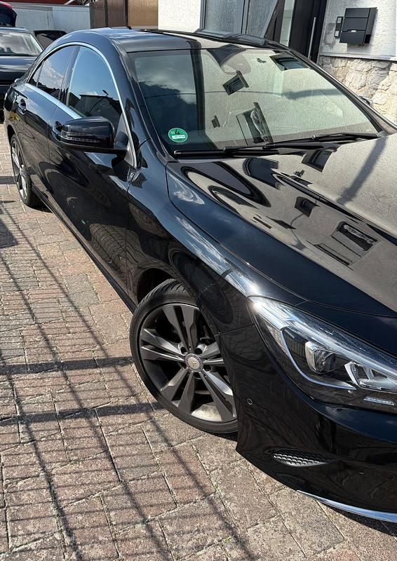 Gebraucht Mercedes CLA200 156 PS (114 kW) 2017 Schwarz Coupé