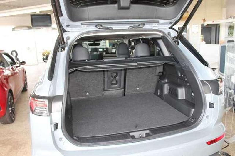 Neu Mitsubishi Outlander P-HEV Top 306 PS (225 kW) 2025 Mondsteingrau / pantherschwa SUV