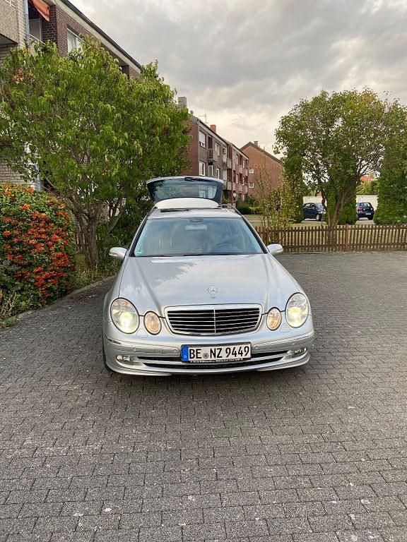 Silber Gebraucht 2005 Mercedes E320 Avantgarde Limousine | 6.799 € (Fairer Preis) - Bild 1/4