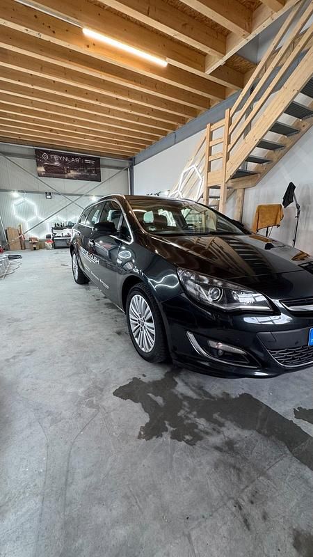 Gebraucht Opel Astra 165 PS (121 kW) 2012 Schwarz Kombi