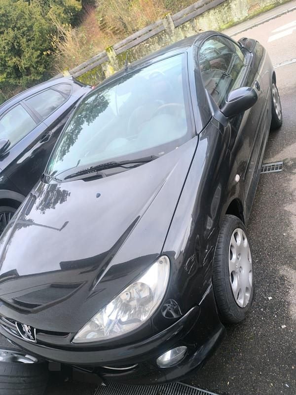 Gebraucht Peugeot 206 CC 109 PS (80 kW) 2004 Schwarz Cabrio