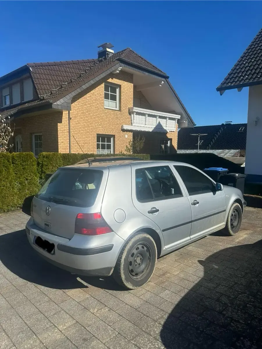 Usata VW Golf IV 75 CV (55 kW) 2004 Nero Utilitaria